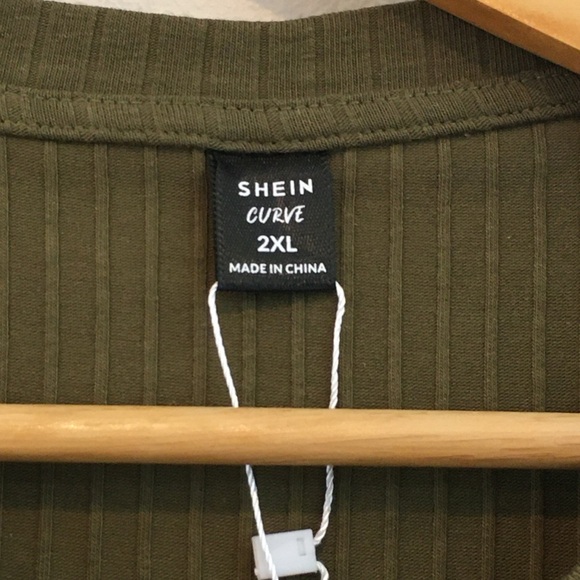 Cropped Wide Ribbed Lettuce Edges Top - Picture 6 of 8